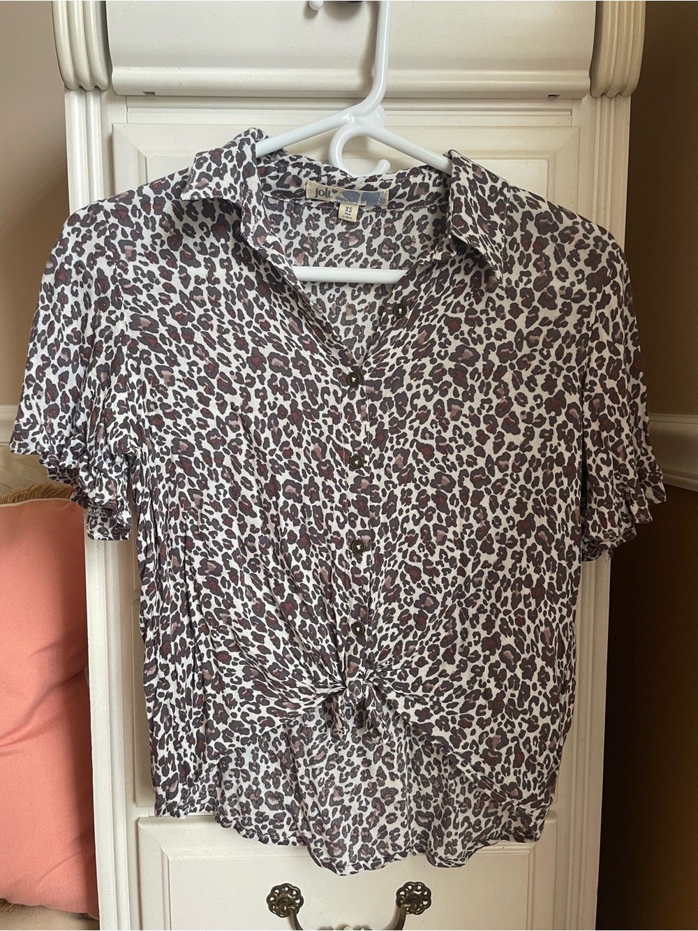 Jolt Leopard Print Button-Down Tie Front Blouse in Brown & White